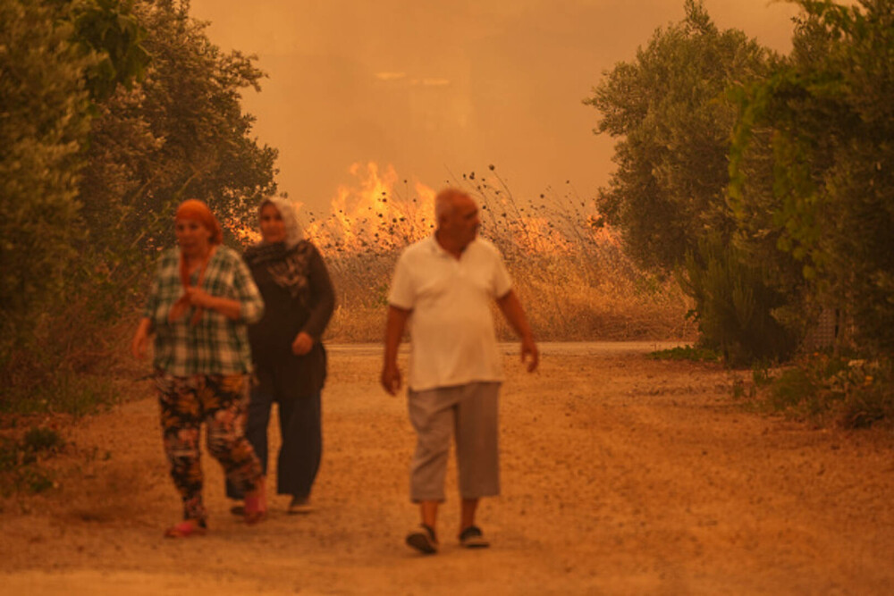Peste 50.000 de persoane au fost evacuate în urma incendiilor de pădure din Turcia. GALERIE FOTO & VIDEO - Imaginea 12