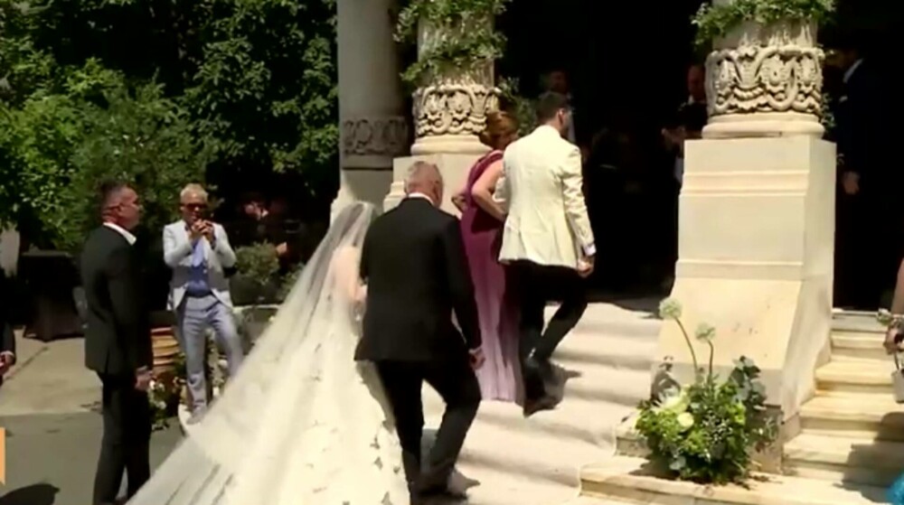 Imagini de la nunta fiicei lui Gică Hagi. Kira și Thomas Ferfelis au avut 1.000 de invitați în localul din Cernica. VIDEO - Imaginea 2