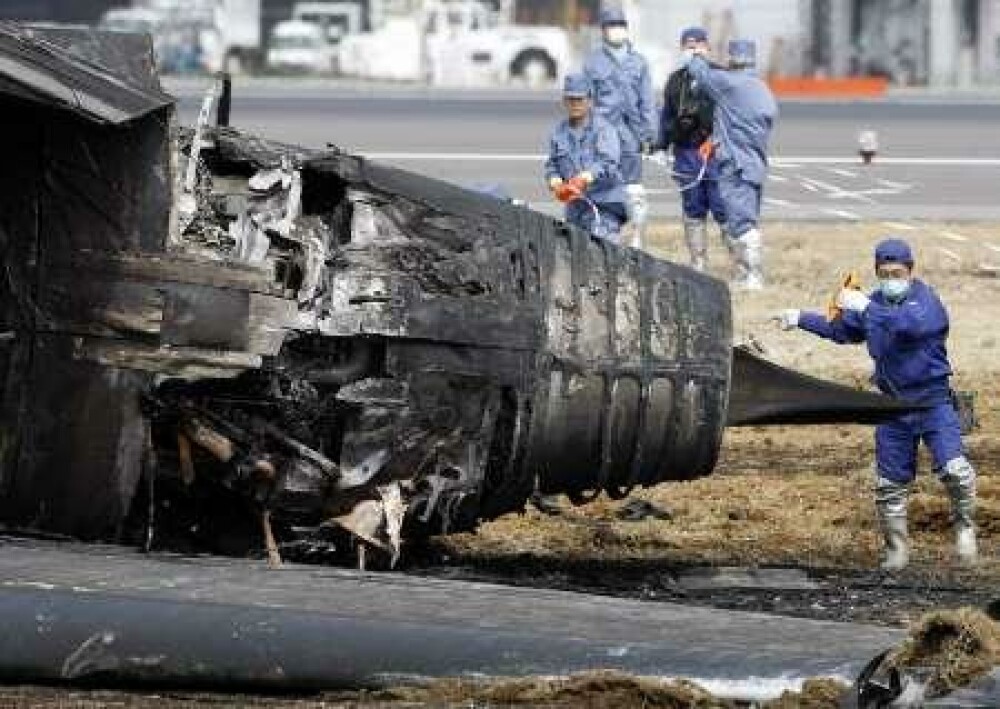 Avionul cargo prabusit la Tokio avea la bord colete cu lichid inflamabil - Imaginea 9