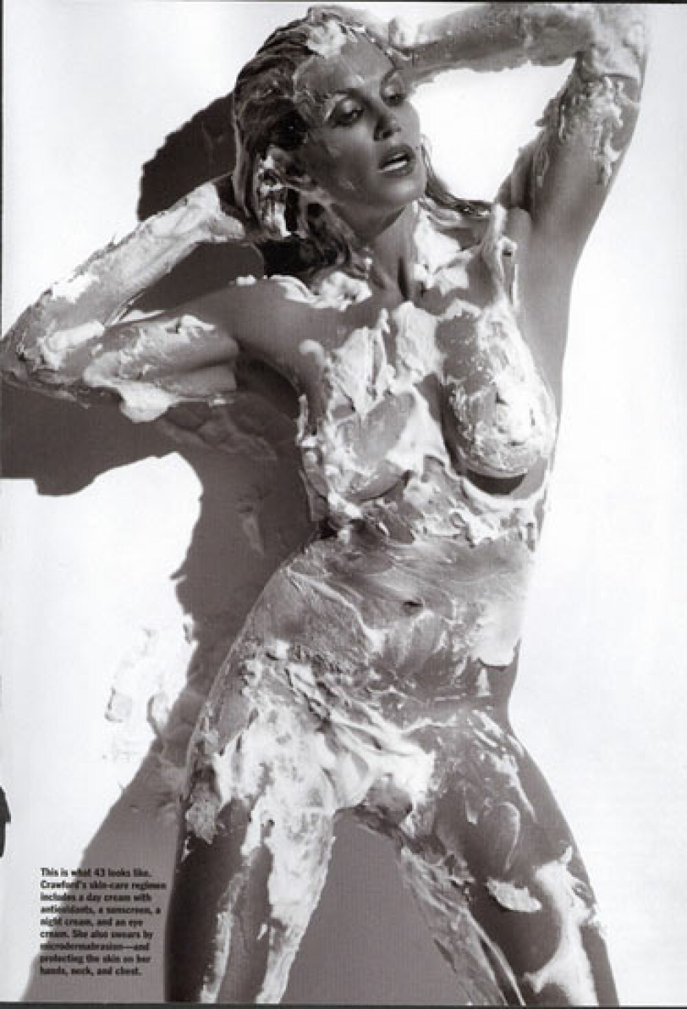 Cindy Crawford se dezbraca pentru Allure Magazine! - Imaginea 1