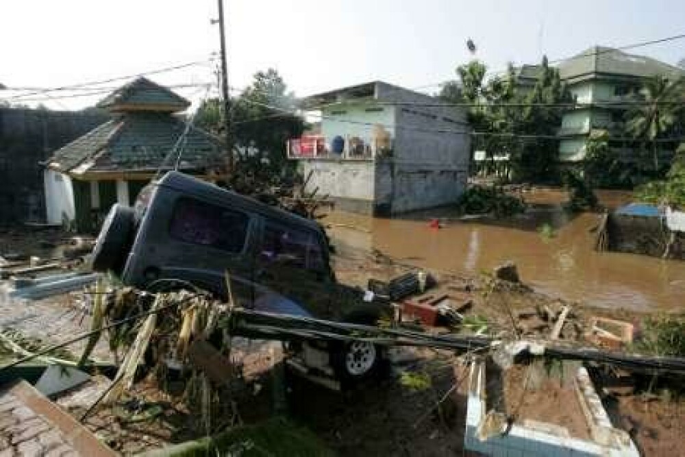 Inundatii devastatoare in Indonezia! Vezi aici imagini incredibile! - Imaginea 3