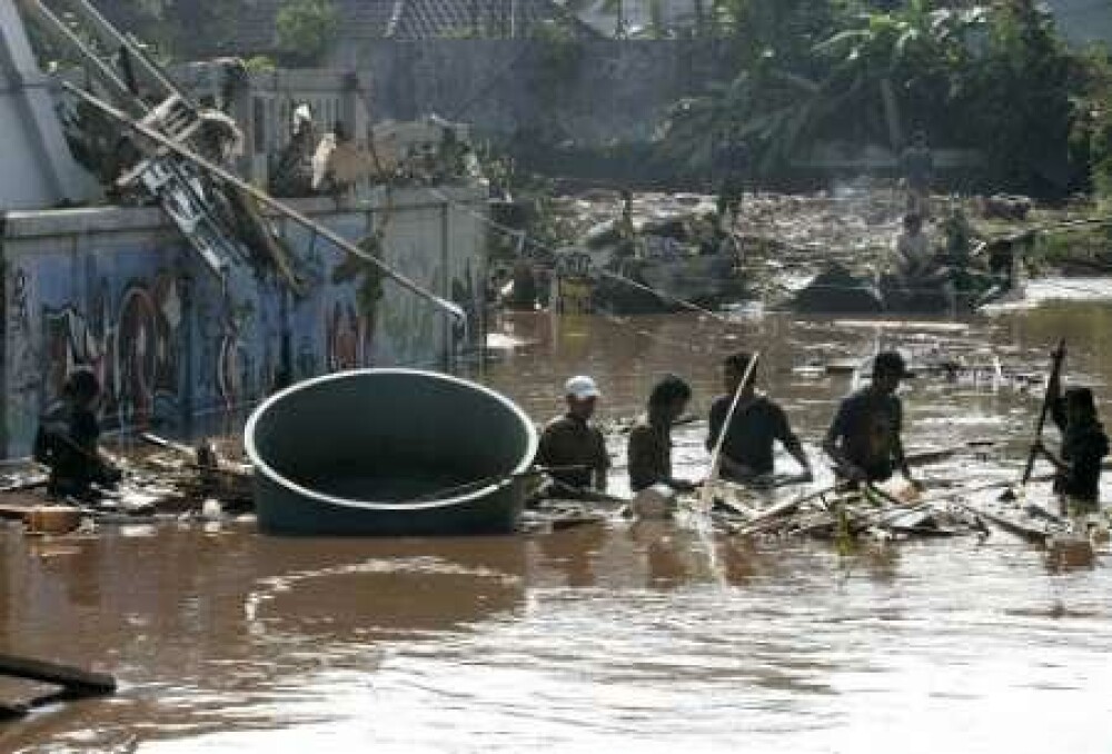 Inundatii devastatoare in Indonezia! Vezi aici imagini incredibile! - Imaginea 8