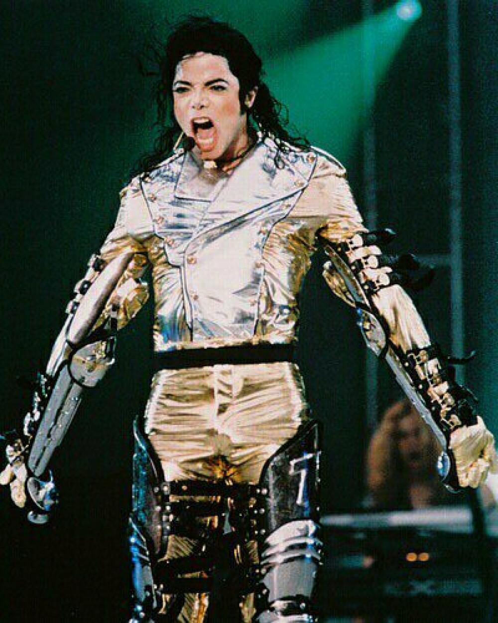 Michael Jackson ar fi implinit azi 52 de ani! Recorduri si controverse - Imaginea 5