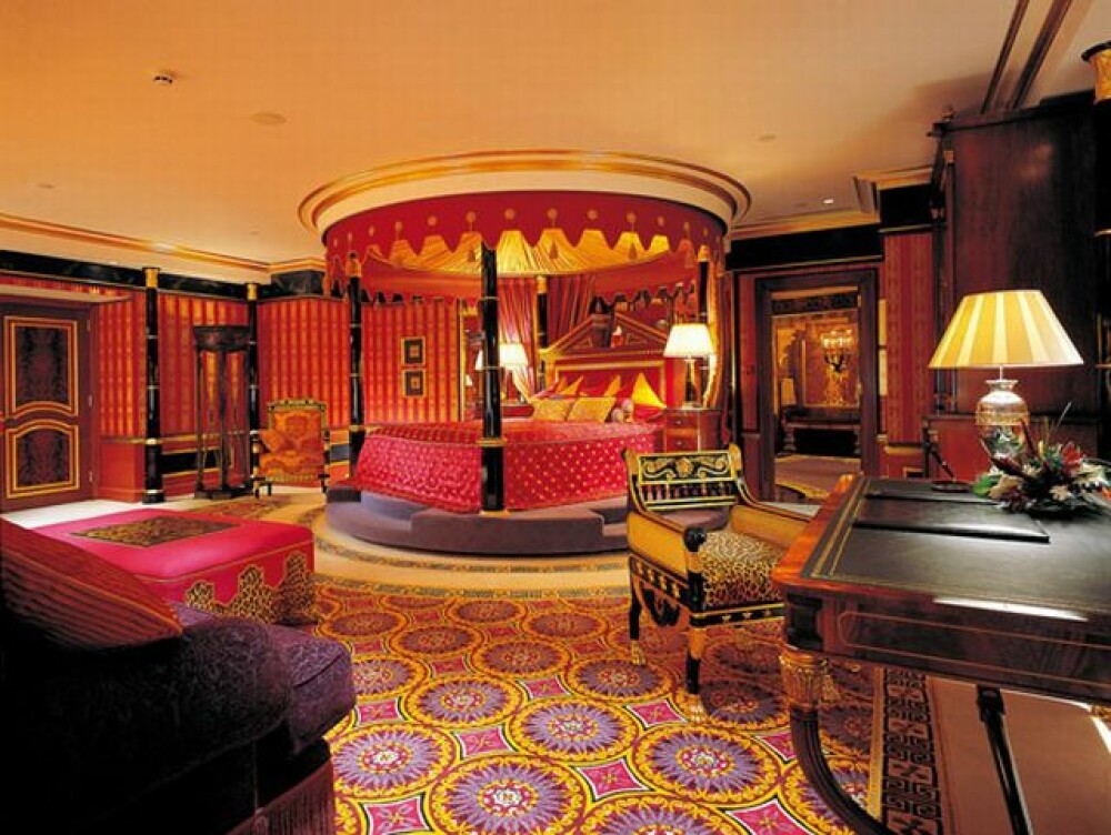 Cele mai luxoase hoteluri din lume. O noapte poate costa si salariul anual - Imaginea 1