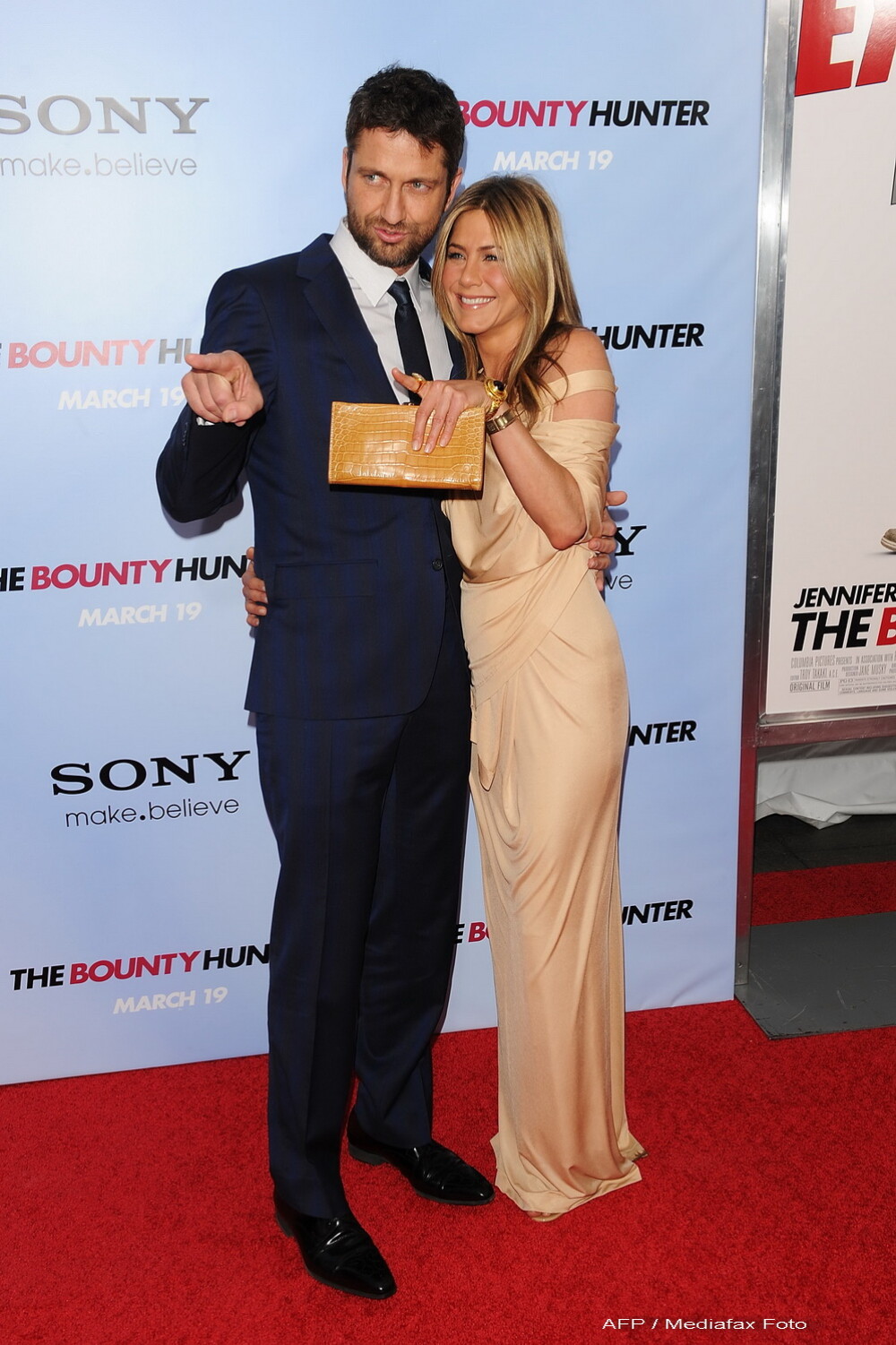 Idila Jennifer Aniston&Gerard Butler, show mediatic sau iubire pasionala?! - Imaginea 4