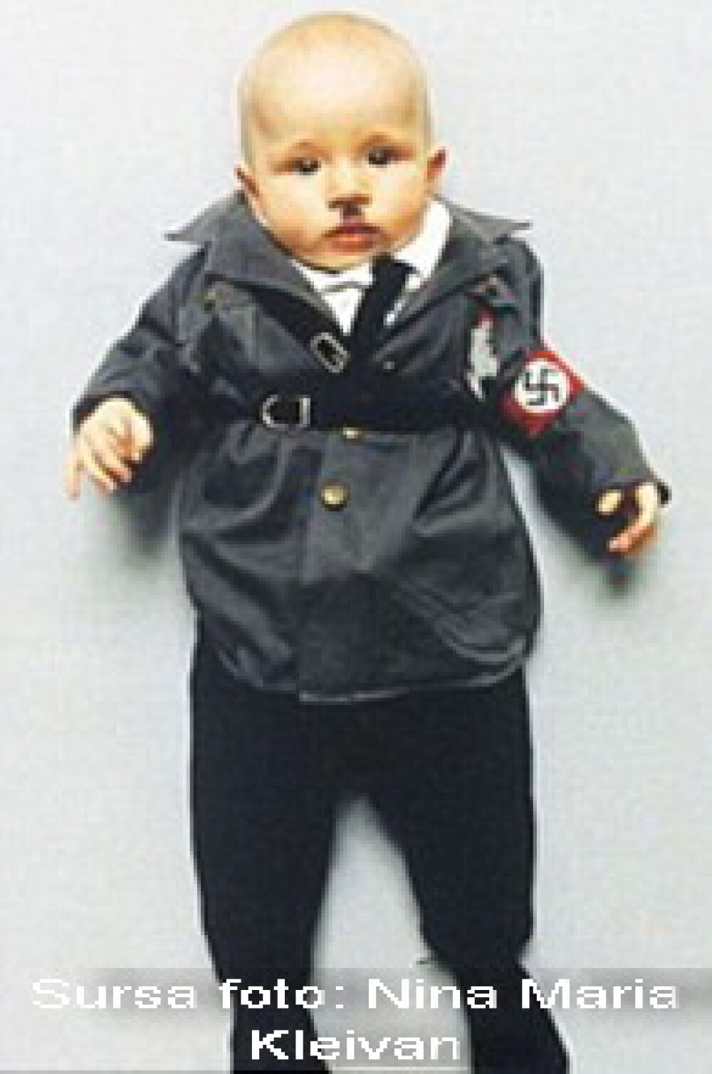 Si-a imbracat copilul in Hitler, Stalin si Saddam … in numele artei! - Imaginea 1