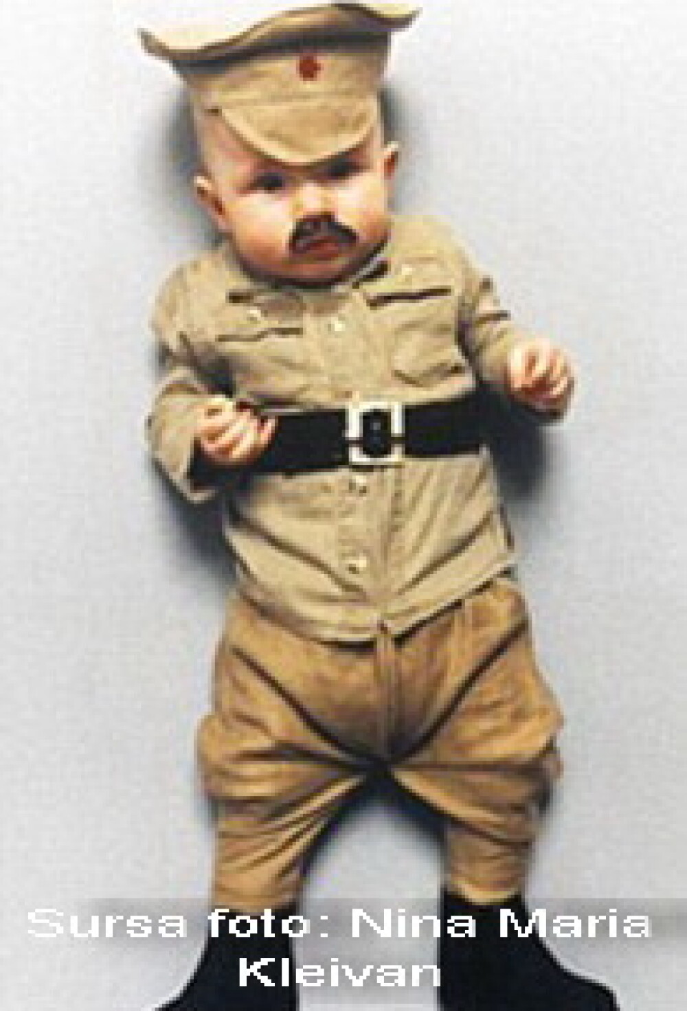Si-a imbracat copilul in Hitler, Stalin si Saddam … in numele artei! - Imaginea 2