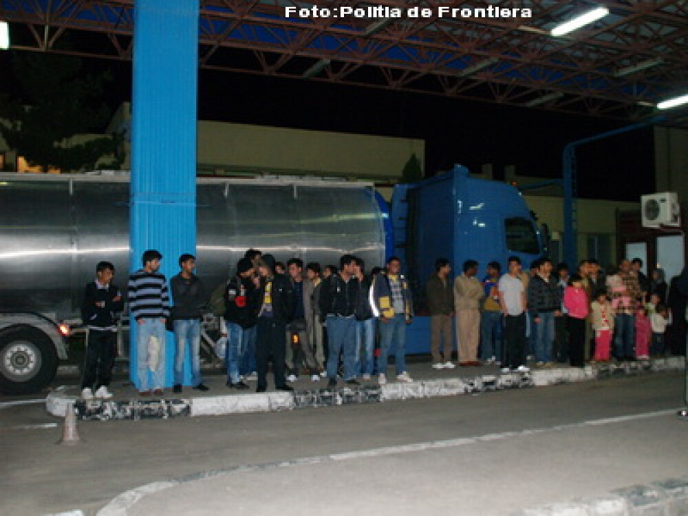 50 de afgani voiau sa fuga din Romania intr-o cisterna cu otet! Vezi FOTO - Imaginea 4