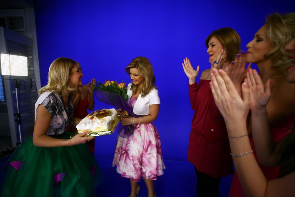 Iulia Vantur si Amalia Enache i-au facut o surpriza Monicai Dascalu! - Imaginea 6