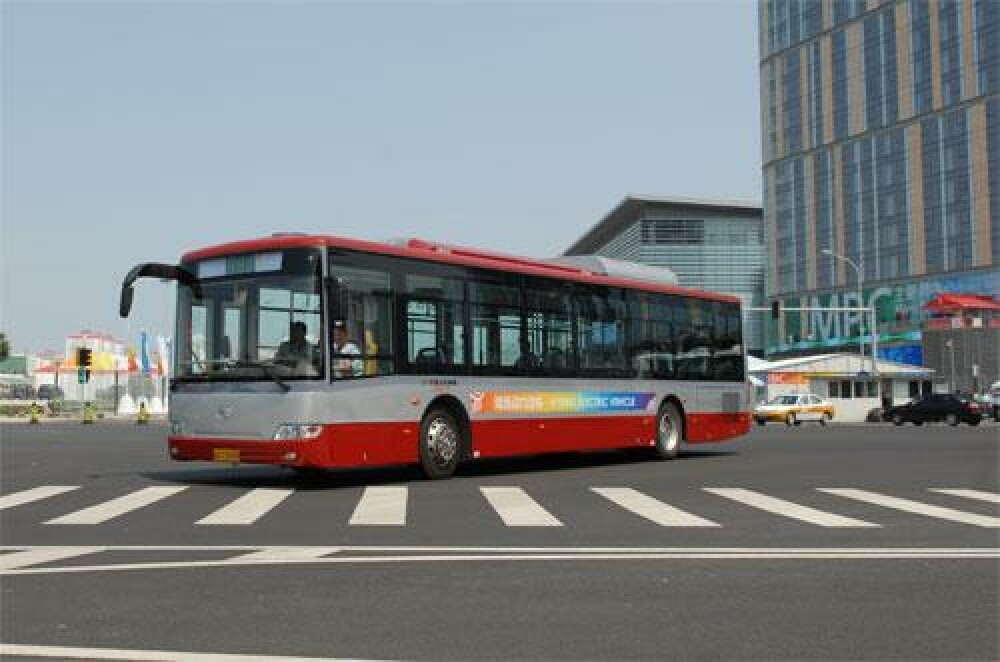 Sorin Oprescu vrea in Bucuresti autobuze tip hibrid din China. FOTO - Imaginea 5