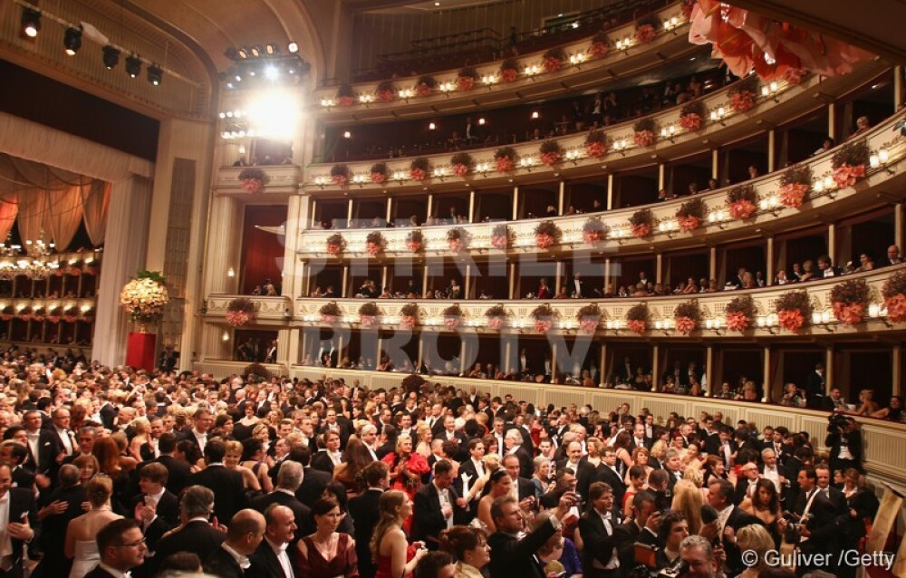 Amanta lui Berlusconi a dansat din buric la Balul Operei din Viena. FOTO - Imaginea 6