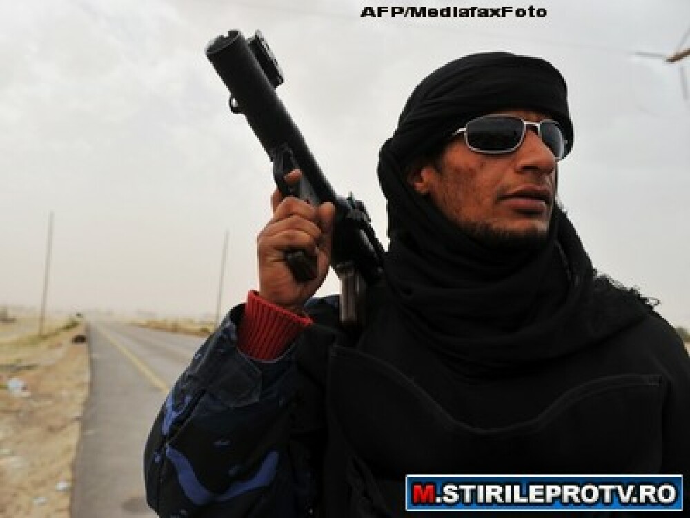 Imagini spectaculoase din Libia. Rebeli anti-Ghaddafi, care se cred 