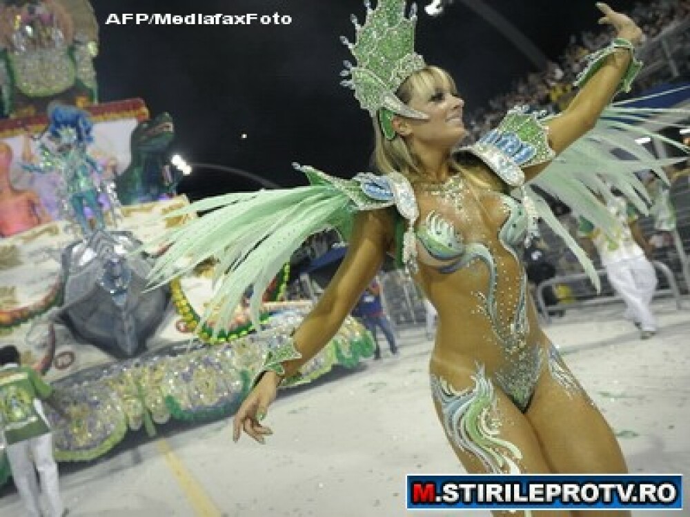 VIDEO. Regele Momo a lansat carnavalul din Brazilia: nebunie si goliciune - Imaginea 2