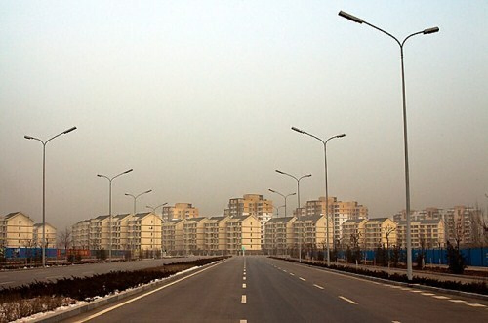Autostrazi care duc spre nicaieri. Orasele fantoma din China. VIDEO si FOTO - Imaginea 2