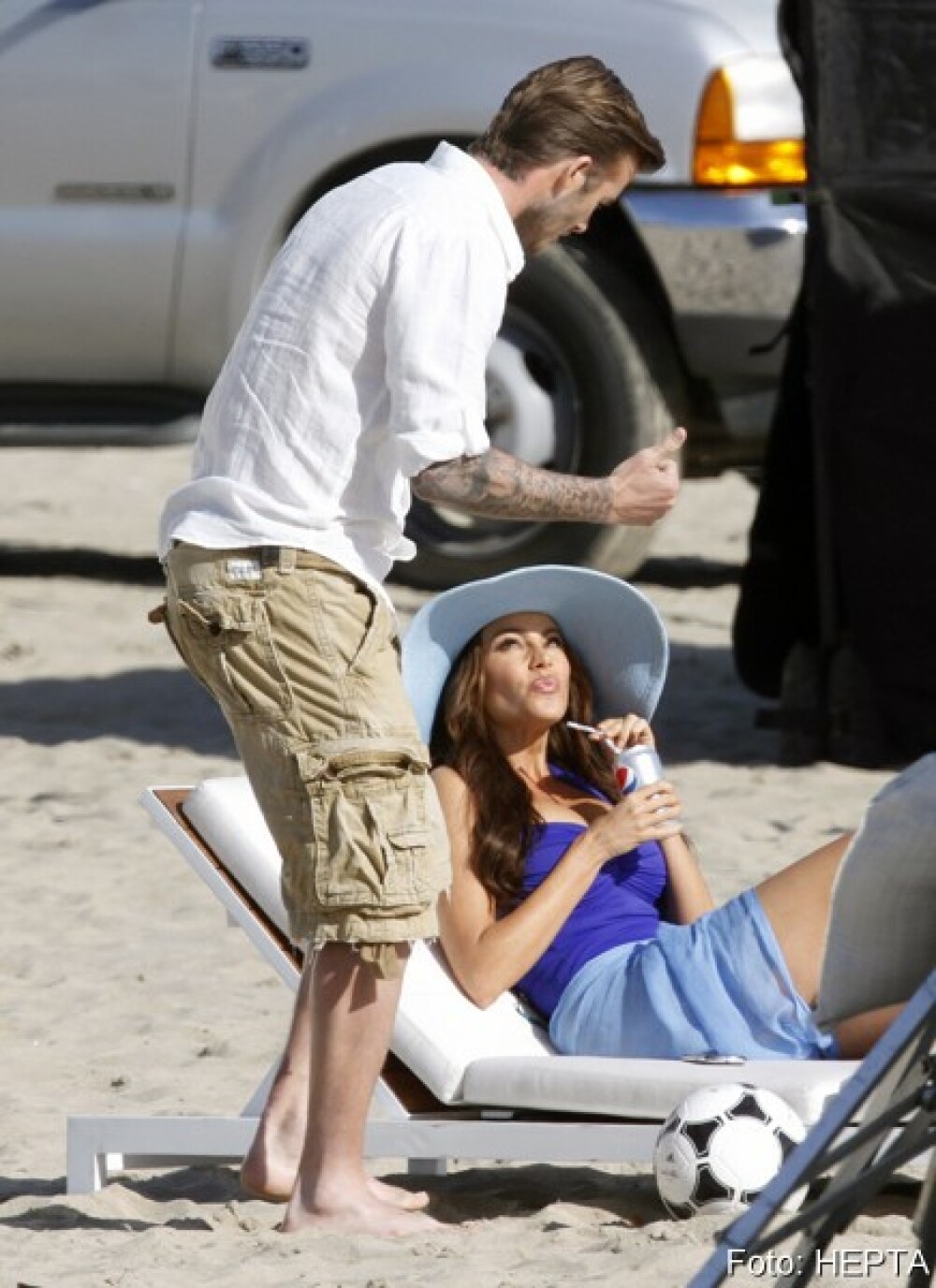 Cu nevasta gravida, David Beckham pofteste la femei voluptoase. FOTO - Imaginea 2