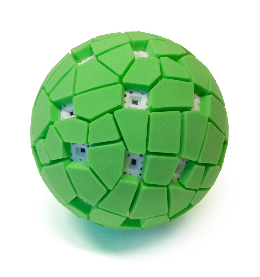 iLikeIT: Camera Ball - mingea care face fotografii 360° doar daca o arunci in sus - Imaginea 4