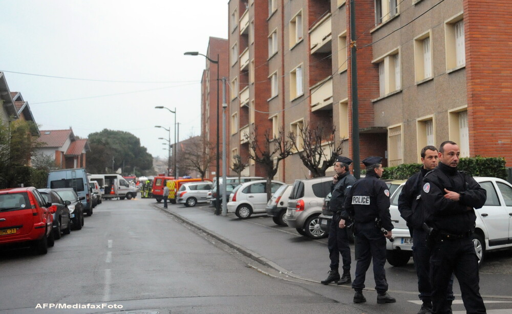 Criminalul din Toulouse, ucis cu un glont in cap dupa 32 de ore de asediu. Cele 3 atacuri, filmate - Imaginea 3