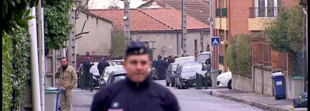 Criminalul din Toulouse, ucis cu un glont in cap dupa 32 de ore de asediu. Cele 3 atacuri, filmate - Imaginea 5