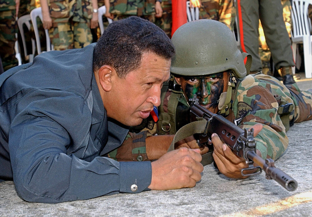 Povestea lui Hugo Chavez in 10 imagini: crescut in saracie alaturi de 6 frati, a ajuns erou national - Imaginea 5