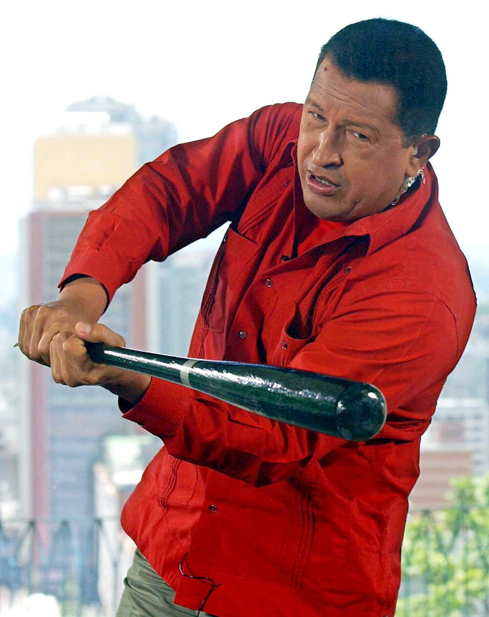 Povestea lui Hugo Chavez in 10 imagini: crescut in saracie alaturi de 6 frati, a ajuns erou national - Imaginea 9