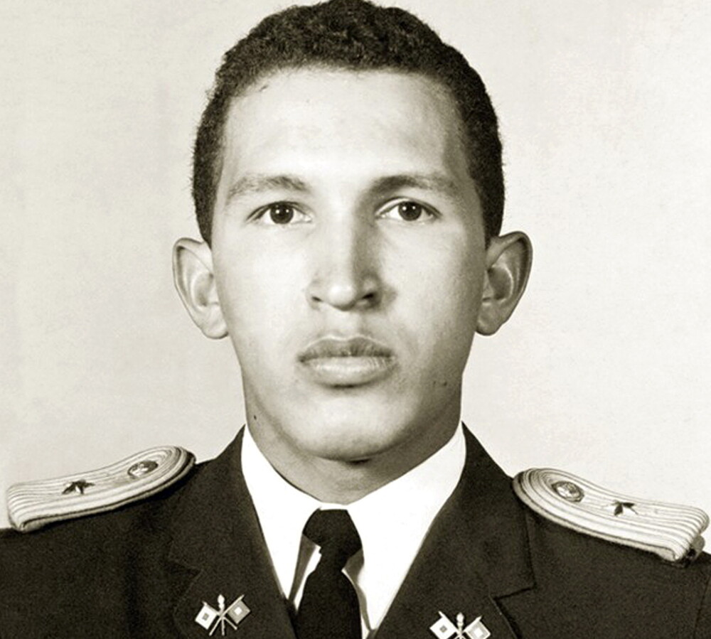 Povestea lui Hugo Chavez in 10 imagini: crescut in saracie alaturi de 6 frati, a ajuns erou national - Imaginea 11