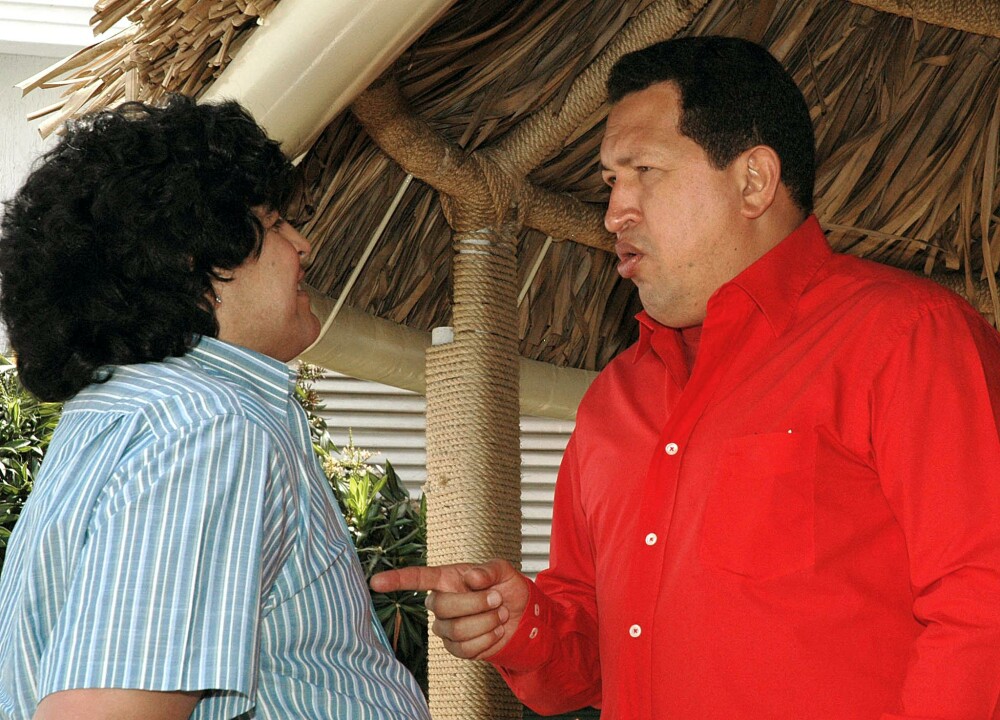 Povestea lui Hugo Chavez in 10 imagini: crescut in saracie alaturi de 6 frati, a ajuns erou national - Imaginea 12