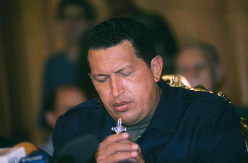 Povestea lui Hugo Chavez in 10 imagini: crescut in saracie alaturi de 6 frati, a ajuns erou national - Imaginea 13