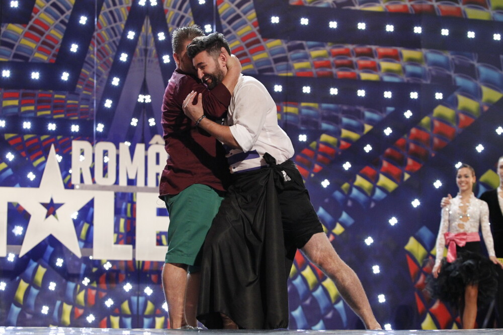 Mihai Petre, demonstratie de dans pe scena de la “Romanii au talent” - Imaginea 4