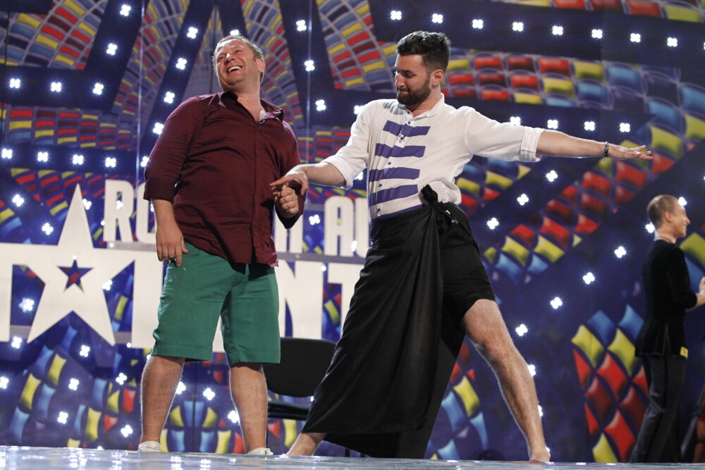 Mihai Petre, demonstratie de dans pe scena de la “Romanii au talent” - Imaginea 5
