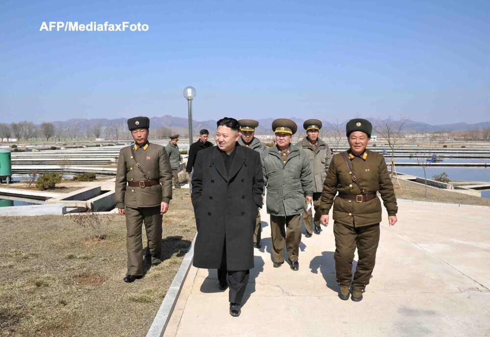 Kim Jong-un vrea sa para un dur. Imaginile prin care isi motiveaza soldatii pentru un razboi. FOTO - Imaginea 1