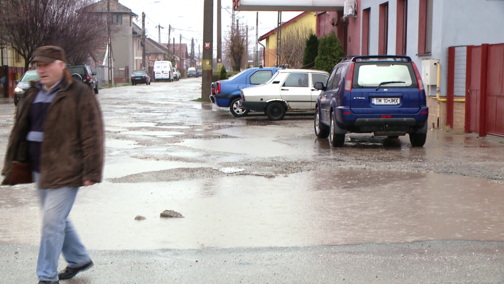 Gropile de pe strazile din Timisoara seamana dupa cateva ore de ploaie cu niste lacuri. FOTO - Imaginea 3