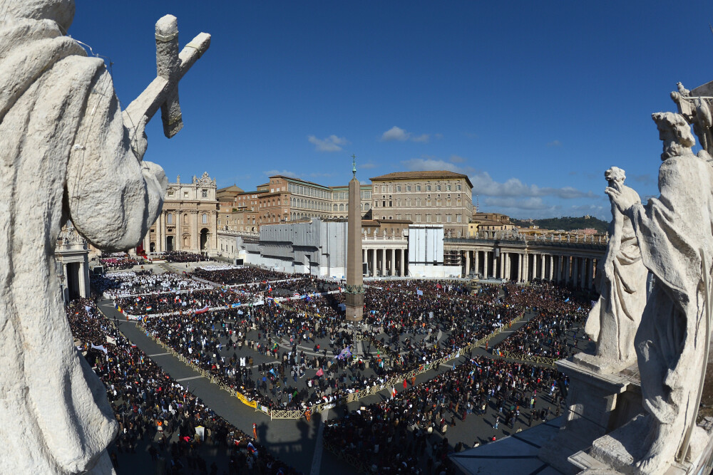 Salutul neobisnuit si noii pantofi ai Papei: cele mai frumoase imagini de azi de la Vatican - Imaginea 6