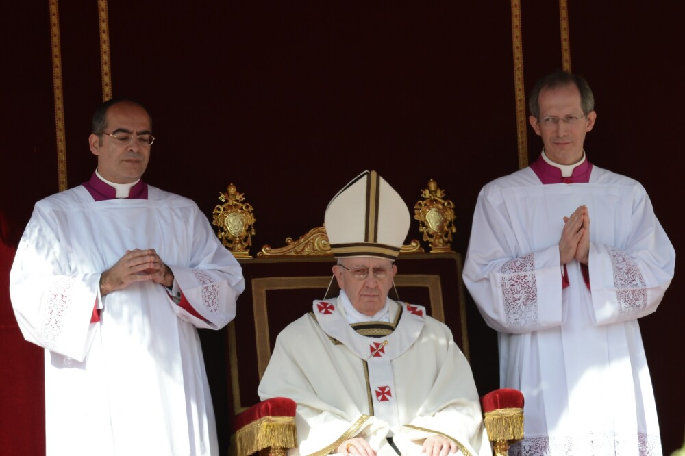 Salutul neobisnuit si noii pantofi ai Papei: cele mai frumoase imagini de azi de la Vatican - Imaginea 2