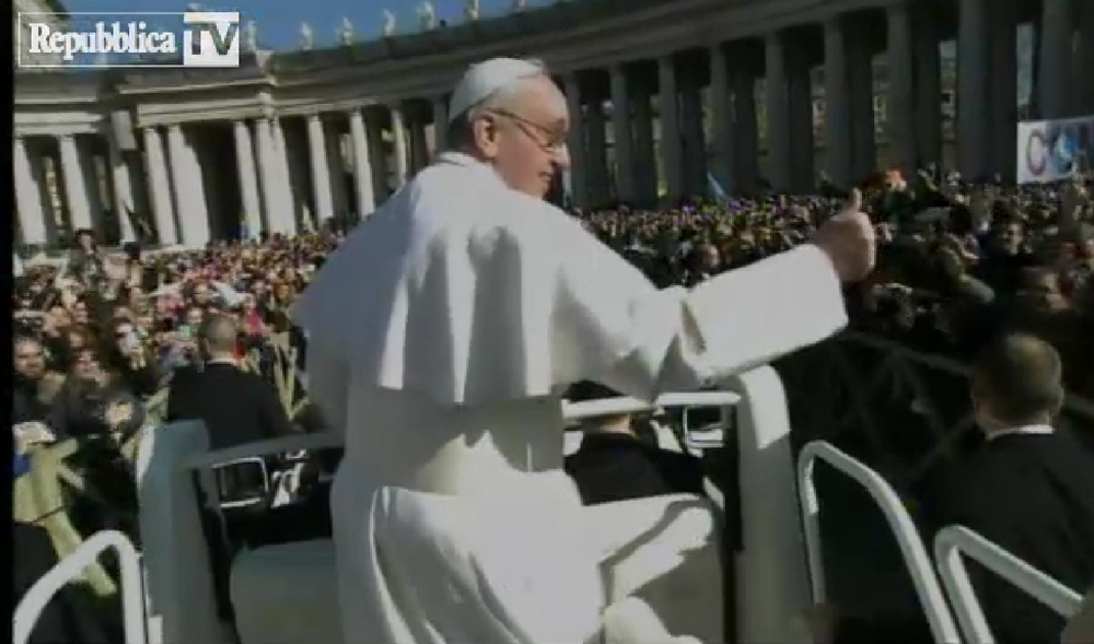Salutul neobisnuit si noii pantofi ai Papei: cele mai frumoase imagini de azi de la Vatican - Imaginea 10