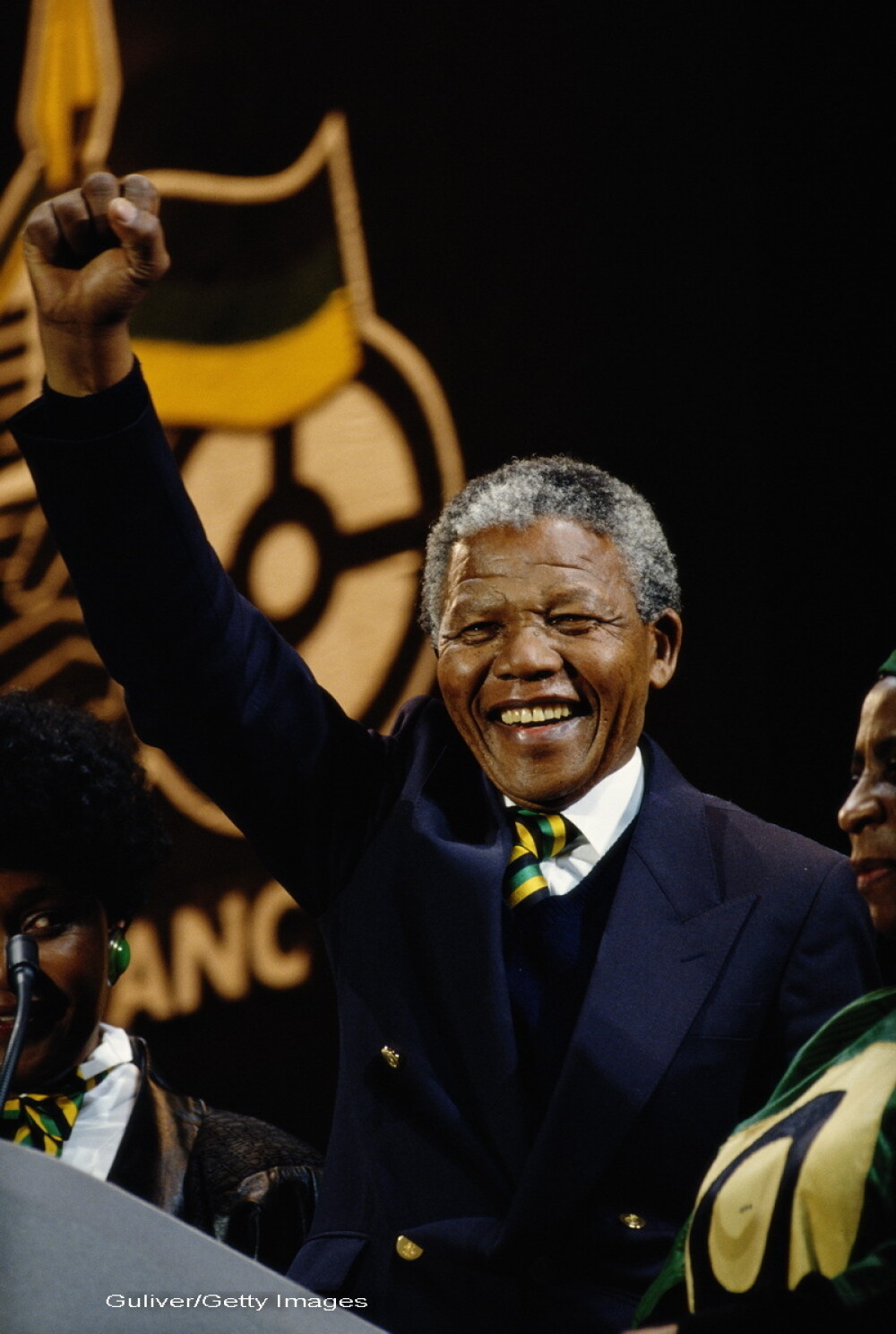 MANDELA DAY: Eroul anti-apartheid implineste azi 95 de ani. Viata sa in imagini - Imaginea 6