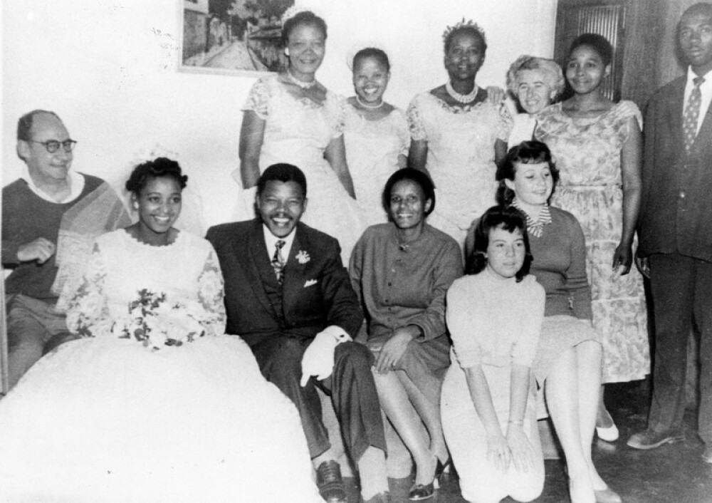 MANDELA DAY: Eroul anti-apartheid implineste azi 95 de ani. Viata sa in imagini - Imaginea 7