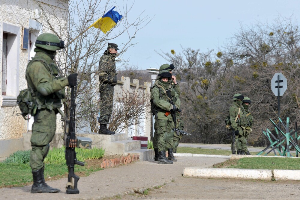 Criza din Ucraina. UE a pregatit primele sanctiuni pentru Rusia. Kievul cere urmarirea internationala a lui Ianukovici - Imaginea 17