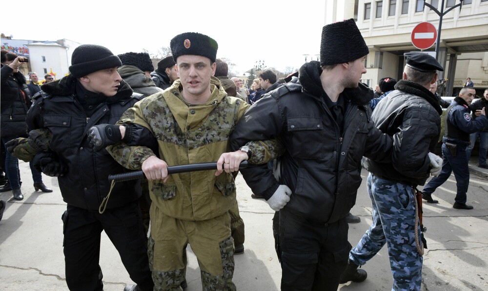 Criza din Ucraina. UE a pregatit primele sanctiuni pentru Rusia. Kievul cere urmarirea internationala a lui Ianukovici - Imaginea 11
