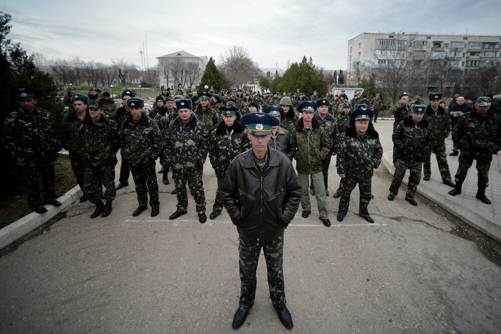 Criza din Ucraina. UE a pregatit primele sanctiuni pentru Rusia. Kievul cere urmarirea internationala a lui Ianukovici - Imaginea 21