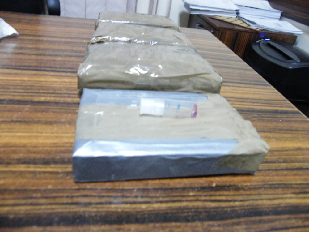 UPDATE: Traficantii au fost arestati.Cocaina adusa din Spania, confiscata aseara de la doi barbati, pe o strada din Timisoara - Imaginea 3