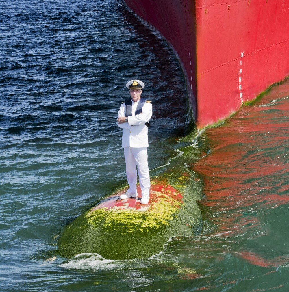 Imagini inedite cu comandantul celui mai mare vas de croaziera din lume. Unde s-a fotografiat capitanul vasului Queen Mary 2 - Imaginea 3
