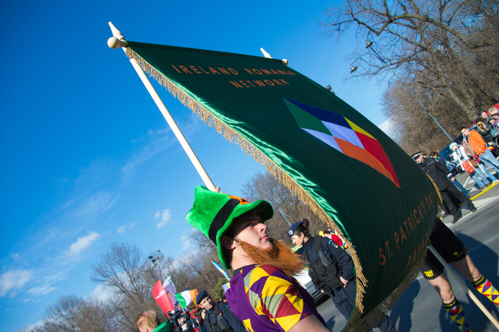 GALERIE FOTO. Irlandezii au oferit un spectacol de muzica si culori pe strazile din Capitala la parada de St Patrick's Day - Imaginea 18