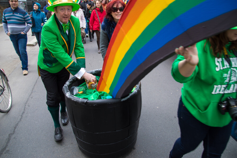 GALERIE FOTO. Irlandezii au oferit un spectacol de muzica si culori pe strazile din Capitala la parada de St Patrick's Day - Imaginea 9
