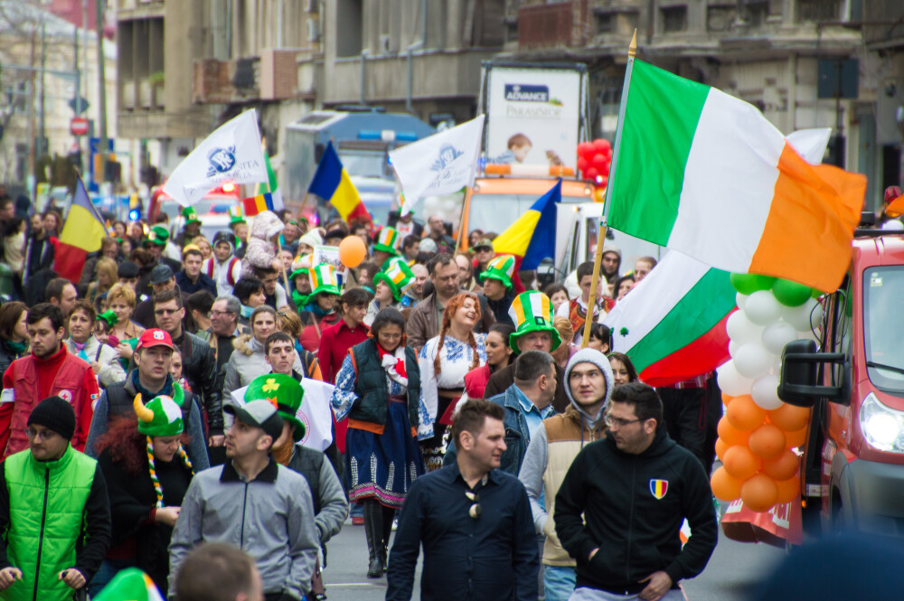 GALERIE FOTO. Irlandezii au oferit un spectacol de muzica si culori pe strazile din Capitala la parada de St Patrick's Day - Imaginea 8