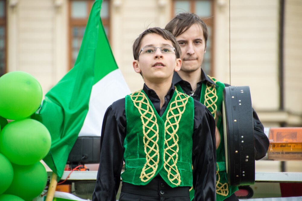 GALERIE FOTO. Irlandezii au oferit un spectacol de muzica si culori pe strazile din Capitala la parada de St Patrick's Day - Imaginea 5