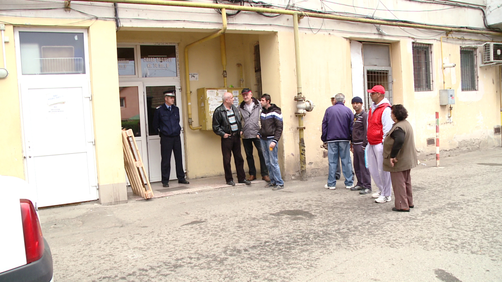 Scene infioratoare intr-un bloc din Timisoara. Un barbat a fost descoperit mort in putul unui lift - Imaginea 3