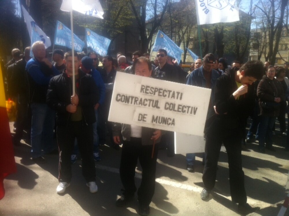 Peste 100 de angajati de la Electrica protesteaza in fata Prefecturii Timis. De ce sunt nemultumiti - Imaginea 4