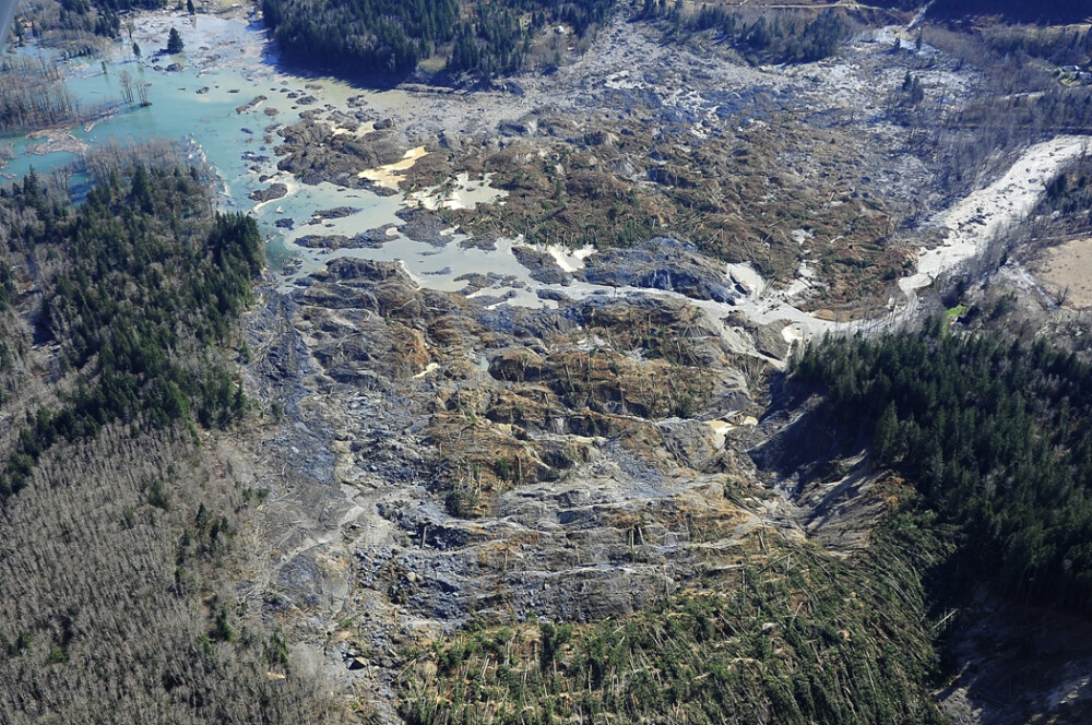 Imaginile dezastrului din statul Washington. Bilantul alunecarii de teren a ajuns la 24 de morti - Imaginea 2