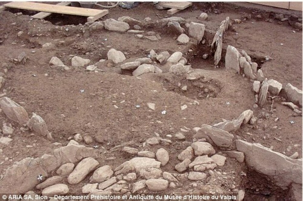 Mormant celtic, vechi de 2.500 de ani, descoperit in Franta. Cu ce a fost ingropat un print bogat - Imaginea 1