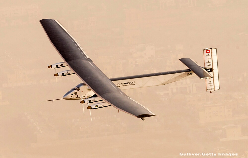 Solar Impulse 2, avionul alimentat cu energie solară care poate rămâne în aer chiar și luni de zile | GALERIE FOTO - Imaginea 14